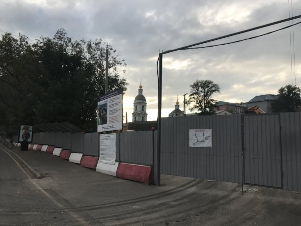 Центр Инвест строит комплекс апартаментов на Серебрянической набережной.
