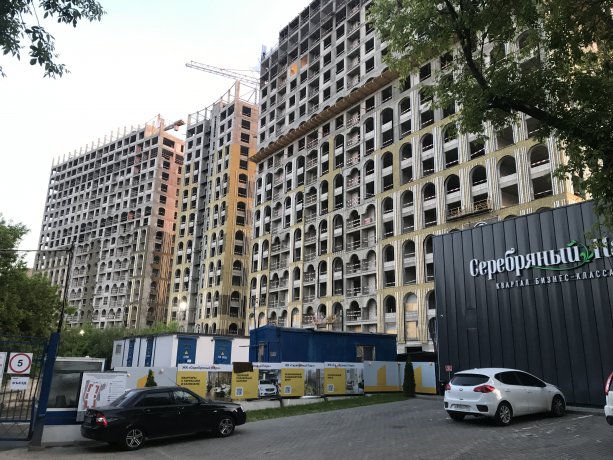 Продолжается строительство крупного ЖК Серебряный парк от девелопера Инград.