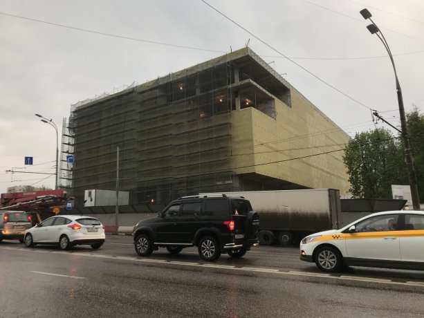 Строительство нового ТЦ Принц на ул Каховка.