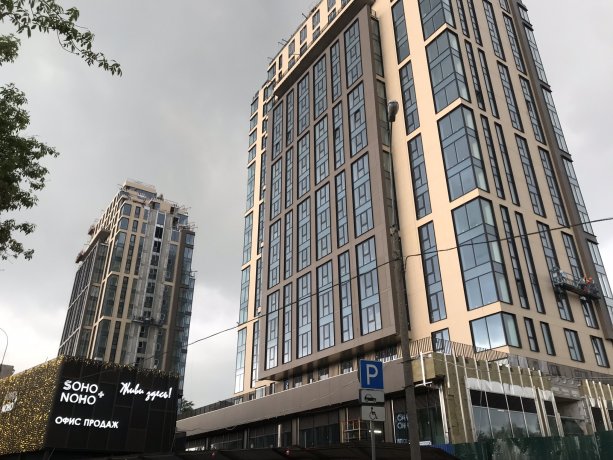 Продолжается строительство апарт-комплекса SOHO+NOHO в Бумажном проезде.