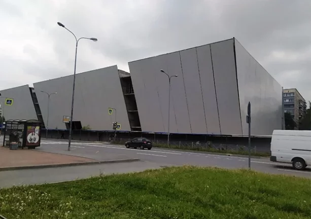 Строительство ТРЦ Искра в СПб закончат в 2021 г.