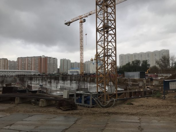 Строительство крупнейшего спортивного комплекса с крытым катком ТПУ «Некрасовка» .