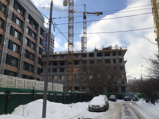 Финальная стадия строительства AFI Tower.