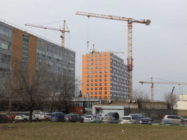 Продолжается строительство масштабного квартала Амурский Парк.