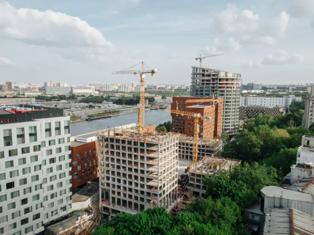 Продолжается строительство проекта Новоданиловская 8 от Самолет Девелопмент.