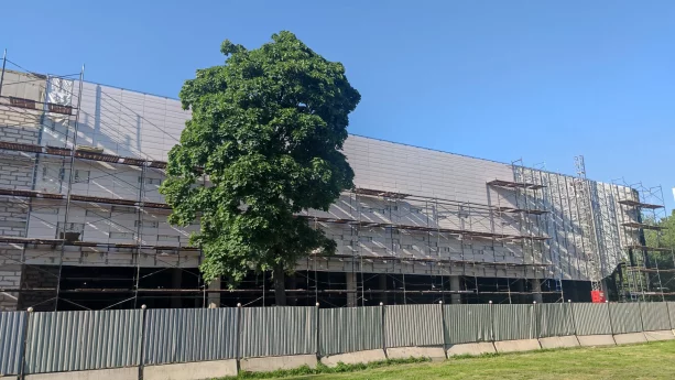 Адамант-Строй реконструирует кинотеатр Орион.