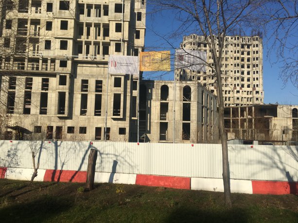 Флэт и К активно достраивает ЖК Академ Палас в Москве.
