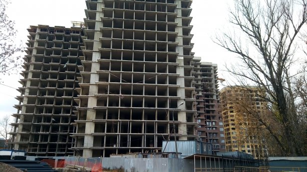 Строительство крупного ЖК Солнечный парк в Щелково.
