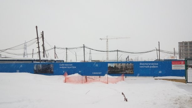 Самолет строит крупный квартал Остафьево.