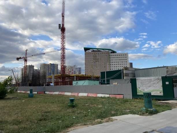 Строительство многофункционального комплекса WEST MALL.