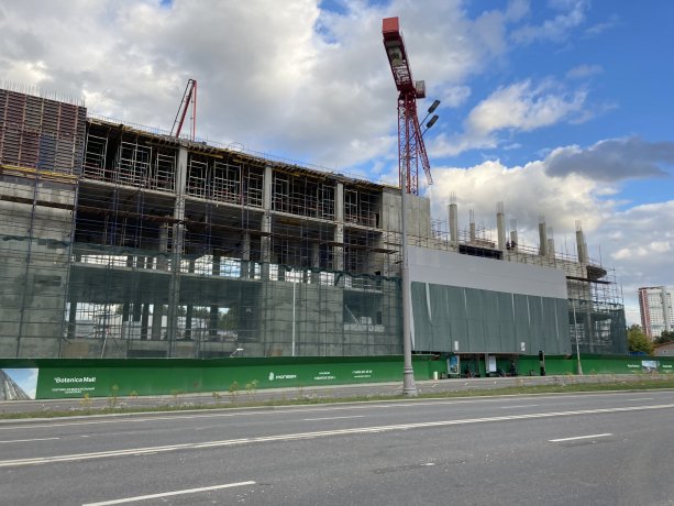 Строительство торгово-развлекательного центра Botaniсa Mall.