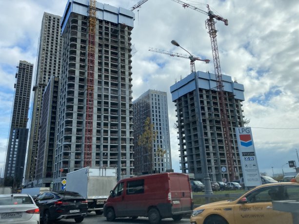 Продолжается строительство крупного проекта  МФК City Bay от MR Group.