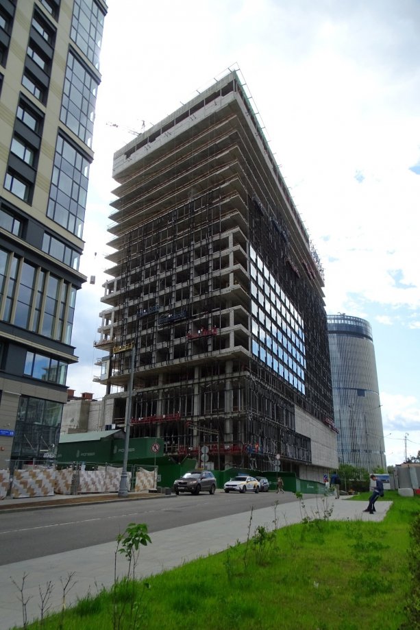 Строительство торгово-развлекательного центра Botaniсa Mall.