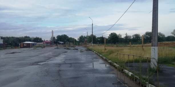 Строящийся физкультурно-оздоровительный комплекс с универсальным спортзалом.