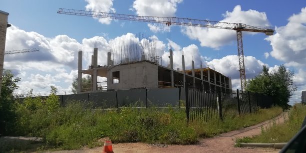 Строящаяся поликлиника В рамках ЖК Заречье Парк.