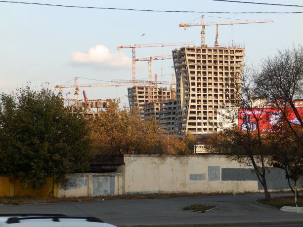 Cтроительство крупного квартала Level Южнопортовая.