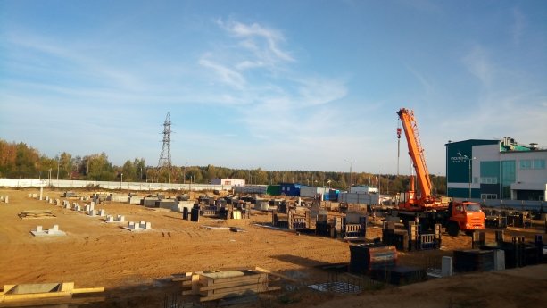 Строящийся завод по производству косметических средств.
