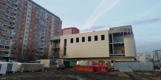 Строящийся торгово-офисный центр В Красногорске.