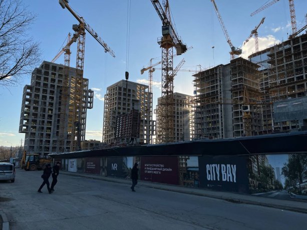Продолжается строительство крупного проекта  МФК City Bay от MR Group.