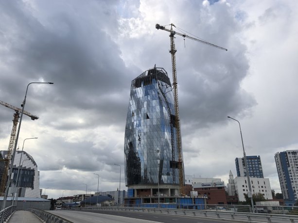 Строящийся гостиничный комплекс ОПЕРА Кемерово.