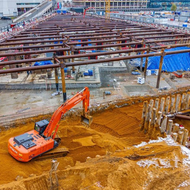 Строительство бизнес-центра AIR в Москве.