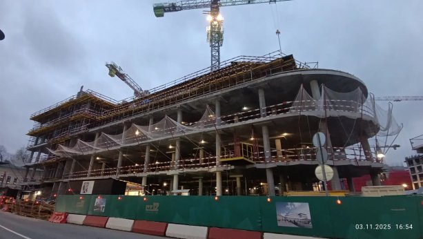 Новый строящийся офисный центр Сибур Тауэр на Якиманке.