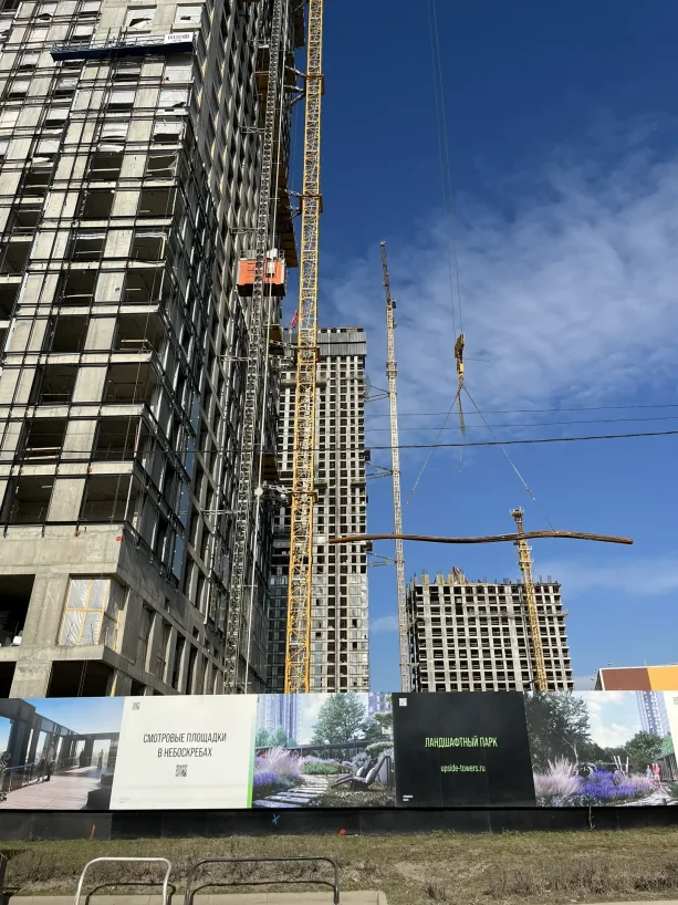 Строящийся крупный МФК UPSIDE TOWERS в Огородном проезде 2-4