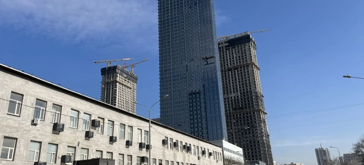 Строящийся крупный МФК UPSIDE TOWERS в Огородном проезде 2-4
